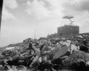 Station and Hotel, Summit of Pike